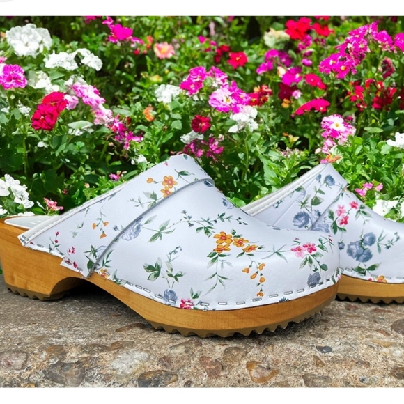 Björk Swedish Comfort Shoes - Björk Swedish comfort white floral wooden clogs size 37